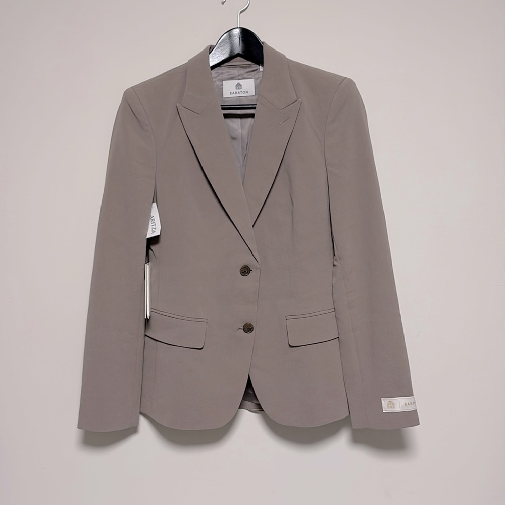 Aritzia Babaton taupe crepette philosophy blazer sz 2 new